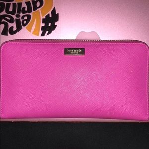 Kate Spade Zip around wallet
